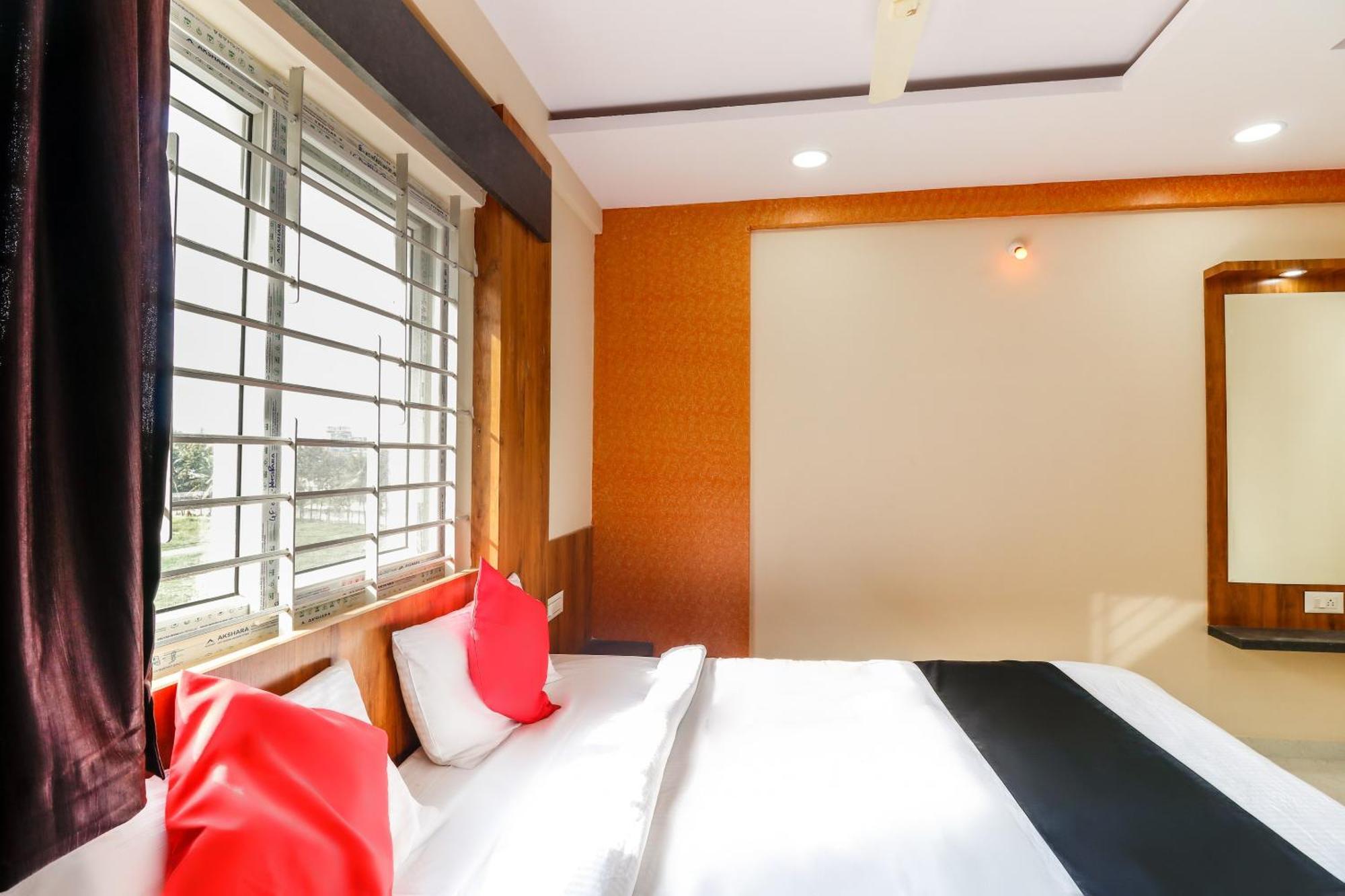 Capital O N R Residency Hotel Yelahanka Bagian luar foto